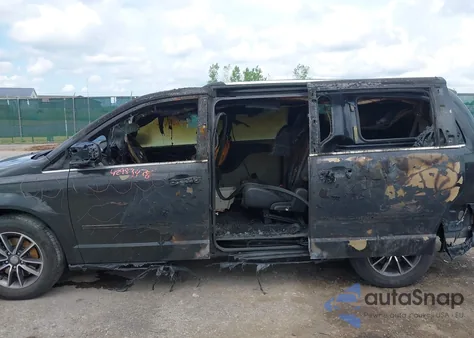 2017 Dodge Grand Caravan Sxt z USA, uszkodzony, nr VIN 2C4RDGCG4HR677308